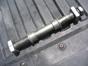 02 03 04 05 06 07 CR125 CR250 R LOW HOUR OEM HONDA REAR AXLE & COLLARS NUT ASSY - Picture 1 of 5