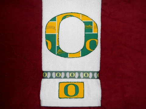 University of Oregon-Oregon Ducks  Hand Towel Bathroom, Kitchen, Grad Gift New Cover