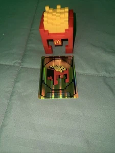 Mc Donald’s Fry Helm Minecraft Spielzeug mit Karte (gebrauchter Code) - Bild 1 von 1