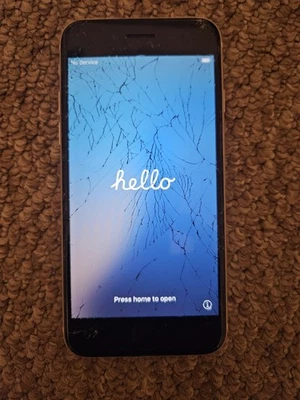 Apple iphone SE 2022. Cracked screen but works well. Battery 82% - Image 1 of 3