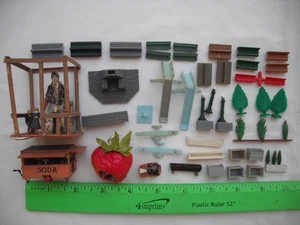 Lot of 40 Assorted Detail Parts, City Park Benches Planters Trees Soda, HO Scale - Picture 1 of 24