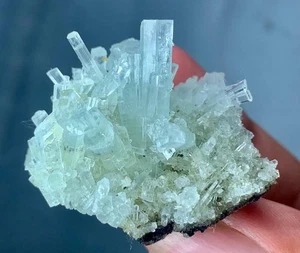 89 Carat Natural Aquamarine Crystal Specimen from Skardu Pakistan – Rare Color - Picture 1 of 12