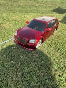 Dodge Magnum R/T 2006 escala 1/6 de Jada Toys usado caramelo manzana rojo - solo coche - Imagen 1 de 24