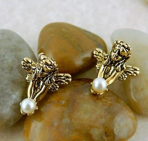 Pendientes vintage chapados en oro hada con perla poste 3D - Imagen 1 de 2