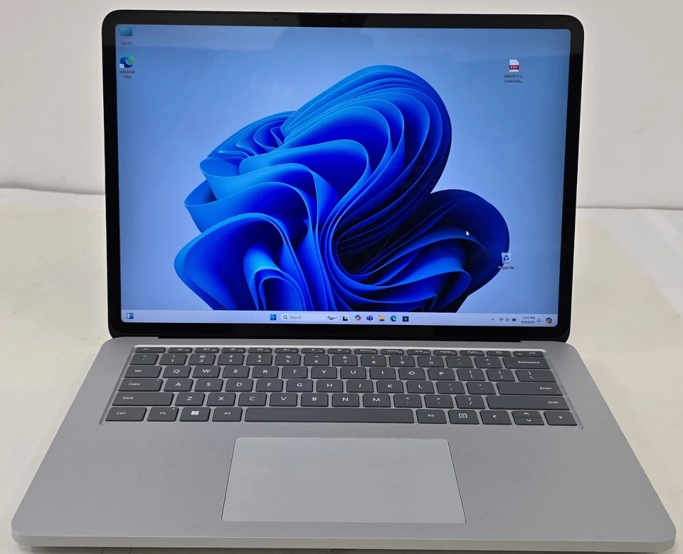 Microsoft Surface Laptop Studio i7 32 GB 1 TB 14 pulgadas sin sistema operativo Foto 1 de 4