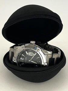 SCHWARZES NYLON UHRENETUI MIT REISSVERSCHLUSS FÜR REISEN. - Bild 1 von 7