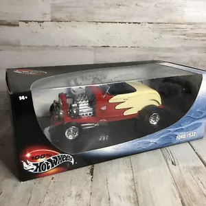 Hot Wheels 100% 1/18 1932 Ford Roadster ""Deuce's Wild"" Hot Rod pressofusa - Foto 1 di 10