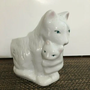 Vintage Planter, White Cat Mother & Kitten Ceramic Figurine. Numbered [A-9] - Picture 1 of 5