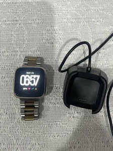 Fitbit Versa With Gold & Stainless Steel Band & USB Charger - Picture 1 of 5