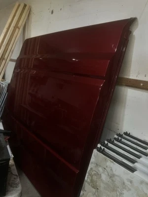 Tonneau 保护套-硬三折带 GMC 标志-标准盒 GMC 原始设备制造商配件 — 第 1/4 张图片