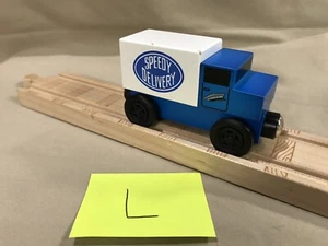 Camión de reparto Mister Rogers Speedy 2005 compatible con tren de madera Thomas Brio L - Imagen 1 de 8