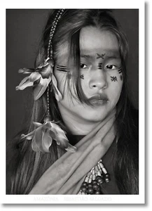 Sebastião Salgado Amazônia Ashaninka Mädchen Poster, 50 x 70 cm 19,7 x 27,6" NEU - Bild 1 von 2