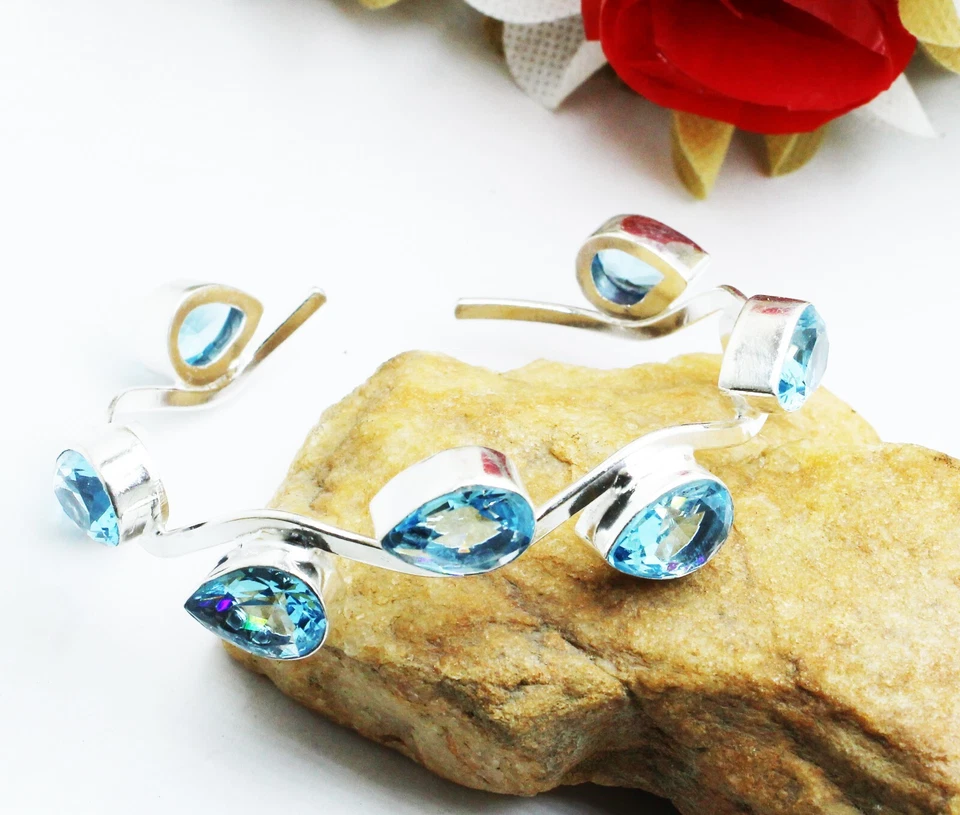 Brazalete ajustable de plata de ley 925 con piedras preciosas de topacio azul suizo Foto 1 de 1