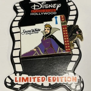 Disney Studio Store Pin Evil Queen LE400 LE 400 New on Card MINT v22 - Picture 1 of 4