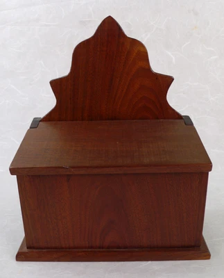 ANTIQUE PRIMITIVE WALNUT SALT BOX w/HINGED SLANT LID 9-1/8" x 7" x 3-3/8" - Image 1 of 3