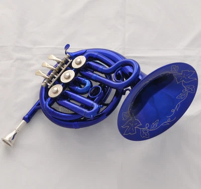Calidad Hermosa Mini Cuerno Francés Azul Grabado Campana Bb Bolsillo Cuerno Con Estuche Foto 1 de 4