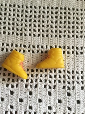 Barbie Dream 1987 Mattel California #4439 Barbie muñeca zapatos color amarillo liso Foto 1 de 4