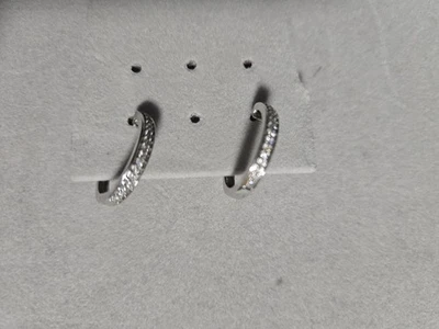 Pendientes de aro de diamantes de 14wg Foto 1 de 4