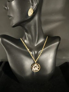 MICHAEL KORS Logo Conjunto de Regalo Collar y Pendientes de Oro Cristales - Imagen 1 de 10