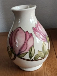 Large 19cm Moorcroft vase in the Magnolia design on a ivory background crazed - Picture 1 of 10