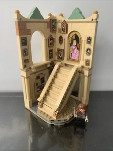 LEGO Harry Potter: Hogwarts: Grande Scala (40577) - Foto 1 di 4