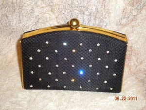 NIMA SCHWARZE HANDTASCHE TASCHE MIT STEINEN AUF DER VORDERSEITE & GOLD METALL - Bild 1 von 3
