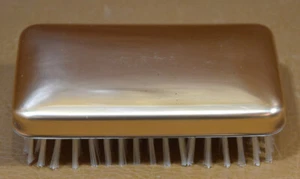 OLD VINTAGE UNIQUE GOLD TONE NYLON VANITY HAIR BRUSH BRISTLES MADE IN USA - Picture 1 of 5