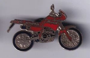 RARE PINS PIN'S .. Honda 600 XR ENDURO BIG 3D MOTORCYCLE BIKER MOTORCYCLE MOTORCYCLE ~FP - Picture 1 of 1