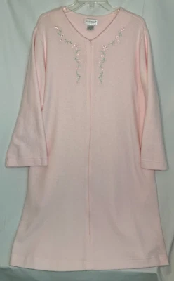 SHADOWLINE Robe Embroidered Rose Soft Pink Fleece 2 Pockets Zip Size M Soft - Image 1 of 4