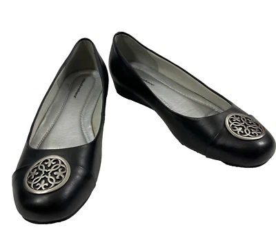 Cloudwalkers Hudson Shoes Womens 9.5 W Black Flats Silver Medallion Comfort - Image 1 of 4