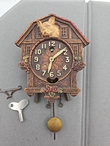 Vintage Lux Keebler Pendulette Wall Clock Farm French Bulldog 5"W/Key - Picture 1 of 13
