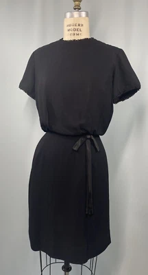 Vestido Vintage TALLA PEQUEÑA Negro Crepé R & K Originales Años 50 60 Vaina Movimiento Foto 1 de 4