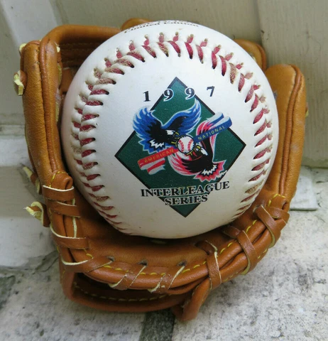 6/13/1997 Interleague Baseball Cleveland Indians vs St. Louis Cardinals w/Glove Cover