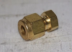 1/4" Tube Cap Fitting Brass Swagelok  B-400-C - Picture 1 of 3