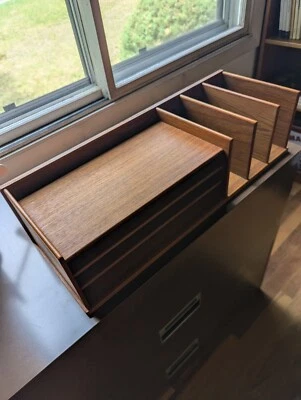 Organizador de mesa dinamarquês de teca por Georg Petersens - Imagem 1 de 4