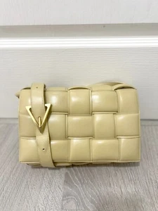 Bottega Veneta beige Tapioka gepolsterte Kassette Leder Crossbody Schulter Handtasche - Bild 1 von 14