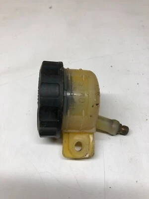 Depósito de líquido de frenos de Honda NX250 Foto 1 de 4