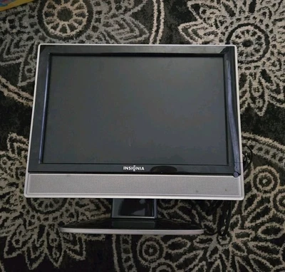 2007 19" Insignia NS-LCD19 LCD TV/ Monitor HDMI 720p Tilting No Remote Tested ! - Image 1 of 4