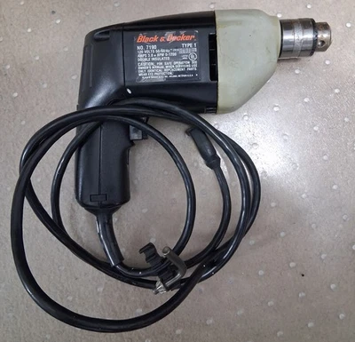 Black & Decker 3/8" Variable Speed Reversing Drill 7190 with key vtg vintage old - Image 1 of 4