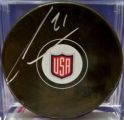 Disco de hóquei autografado assinado por James Van Riemsdyk JVR Team USA World Cup com certificado de autenticidade - Imagem 1 de 3