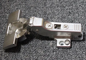 Blum 70T559-01.01 Self Closing Cabinet Hinge w/Mounting Base Plate 175H719-02 - Picture 1 of 5