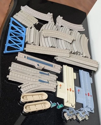 Thomas Trackmaster Track Lot 2006 Gullane Hit Toy 43 Pc Expansion Tan - Image 1 of 4