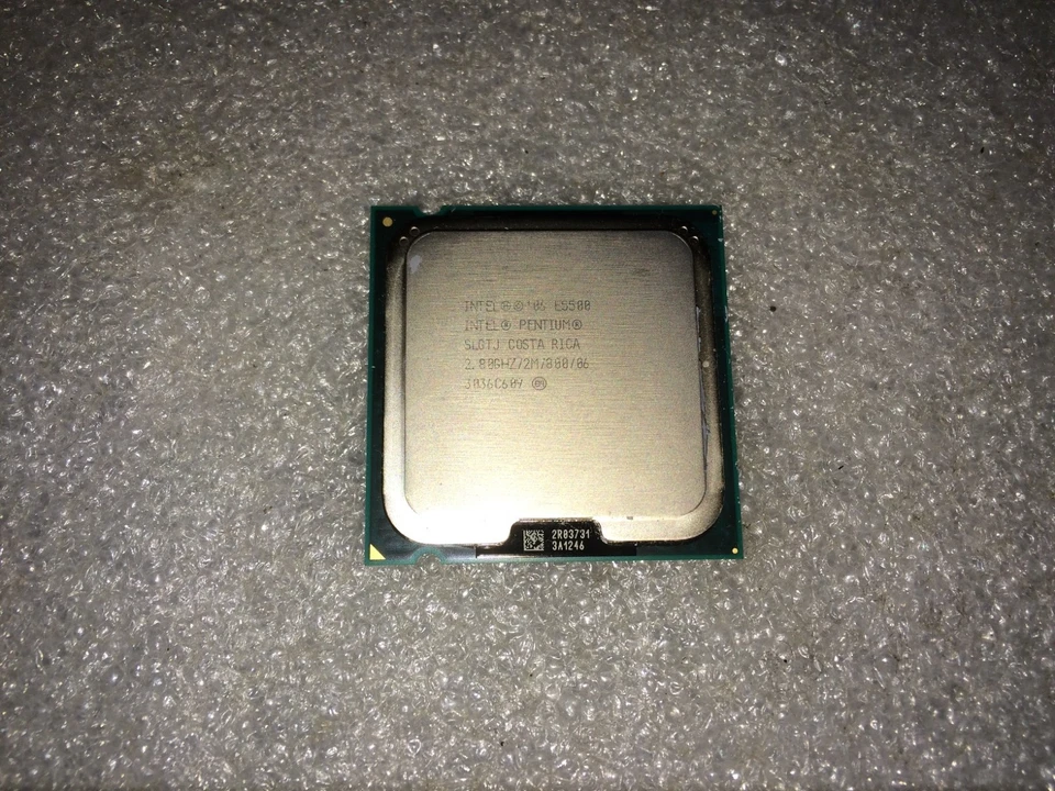 Processore Intel Pentium E5500 SLGTJ Dual Core 2.80GHz 800MHz 2MB Socket LGA775 - Immagine 1 di 1