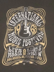 International Music Festival Grafik T-Shirt Größe XL Brisco Marken - Bild 1 von 7