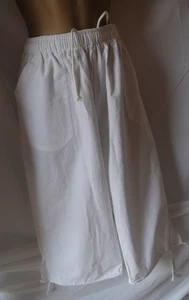 Size XXL ladies white 3/4 leg elastic leg trousers. White with tie at calf - Picture 1 of 10