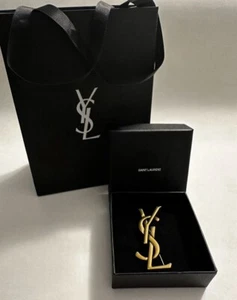 YSL - YVES SAINT LAURENT - LARGE ANTIQUE GOLD TONE LOGO BROOCH PIN - Picture 1 of 5