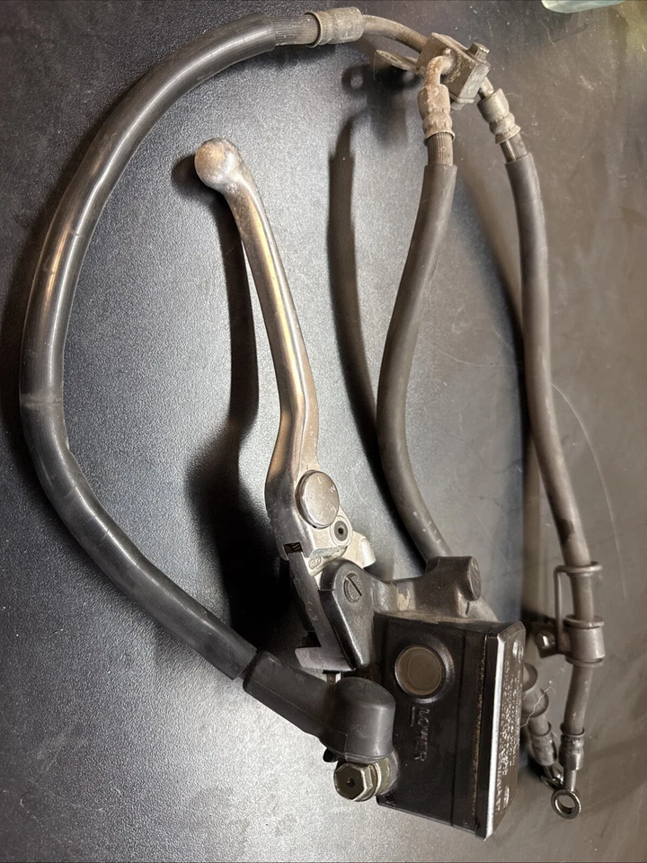 Cilindro maestro de freno delantero derecho Yamaha 2005 FJR1300 01-05 FZ1 OEM ¡FUNCIONA! (038) Foto 1 de 4