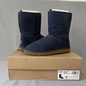UGG Damenstiefel Größe 7 dunkelblau klassisch kurz Wildleder Boho #1016223 Wolle Boho - Bild 1 von 22