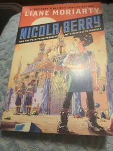 Nicola Berry and the Petrifying Problem with Princess Petronella- Liane Moriarty - Imagen 1 de 2