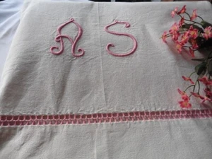 ANCIEN DRAP METIS CREME MONO "AS"ET JOURS ROSE MAINS 210 X 260 CM - Photo 1/4
